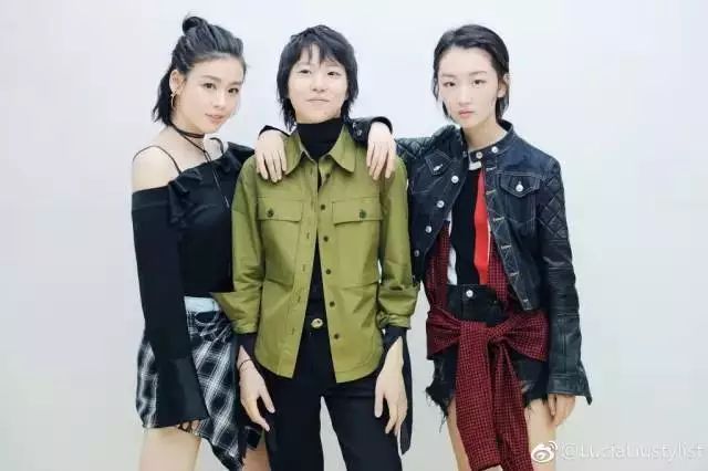 邓紫棋的舞台服装造型引起关注,时尚感极强_邓紫棋演出服装_邓紫棋台北时装周