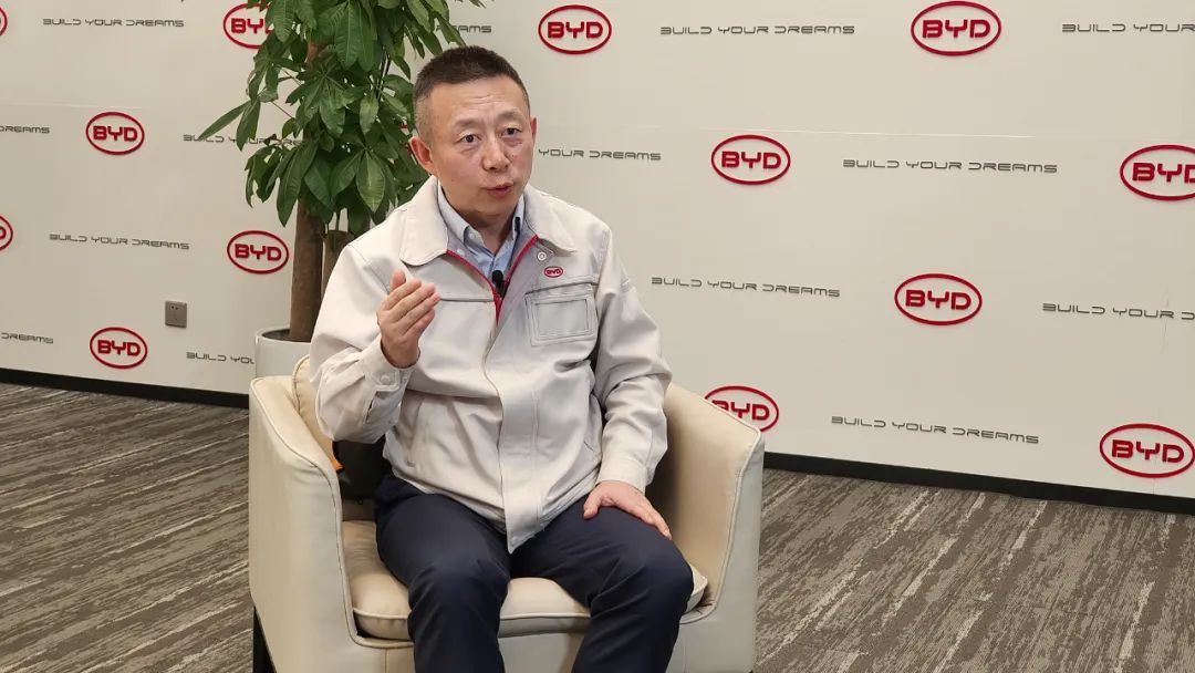 新能源汽车与燃油车的竞争:未来市场解析_燃油汽车的行业竞争环境_燃油车未来趋势