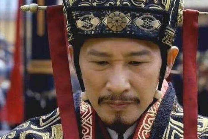 曹操信任曹仁吗_曹操信任的人_荀攸与曹操的信任关系