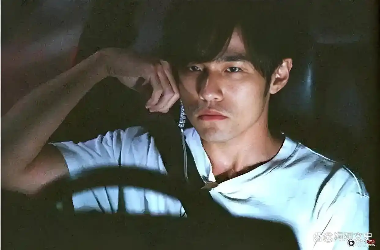 周杰伦采访聊青春_周杰伦谈音乐对青春的影响_周杰伦的青春歌