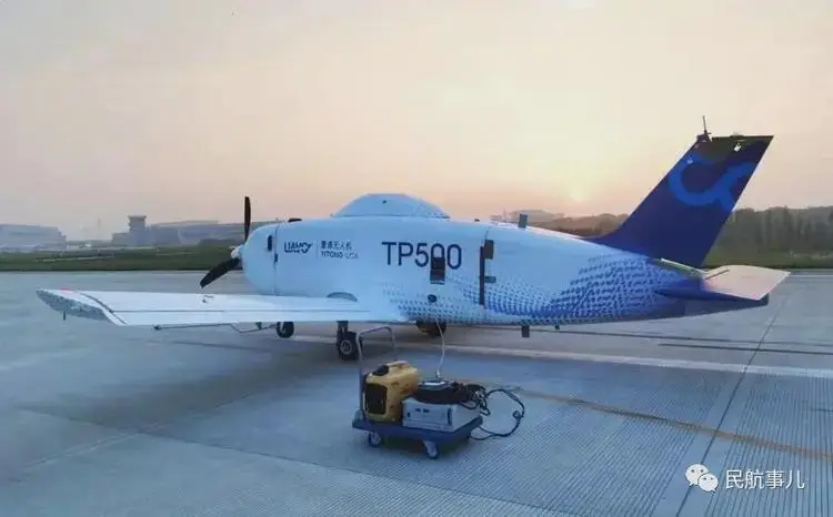 fh98无人运输机_无人空投小飞机_我国TP1000大型无人运输机的首飞,实现空投技术创新