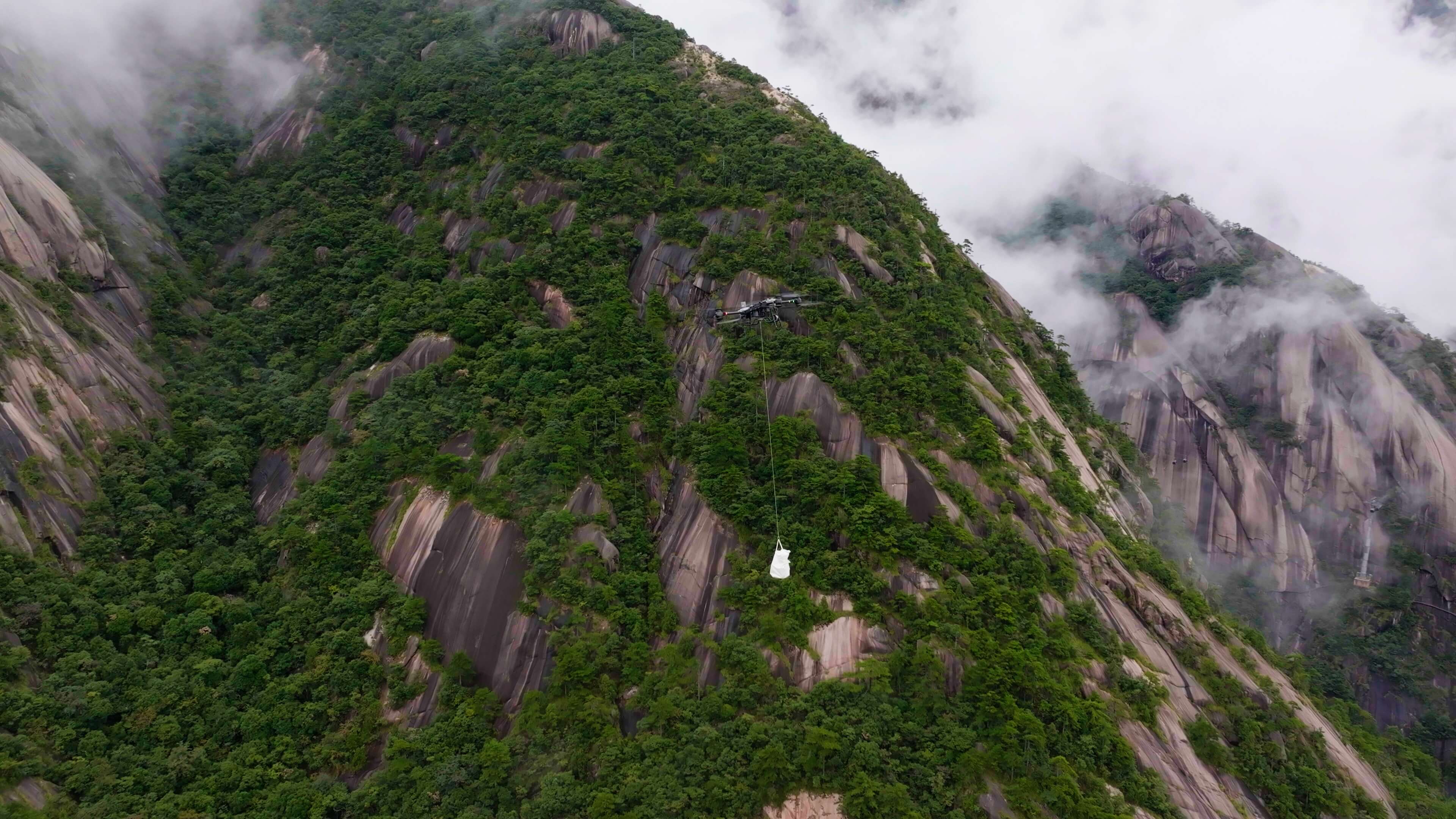 物流无人配送发展前景_无人货物运输_TP1000大型无人运输机的智能空投,为物资配送开新局